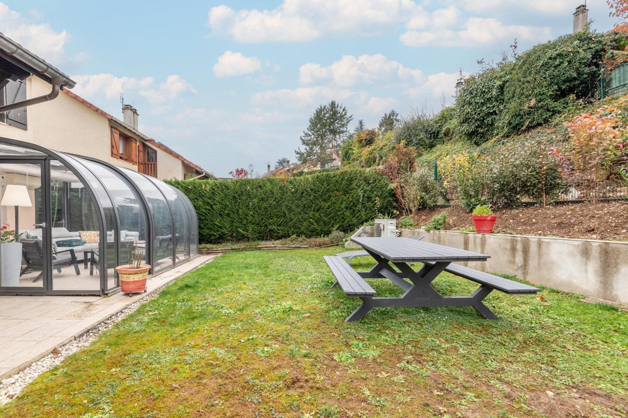 Alpiloc - Town House With Garden And Winter Lounge Villa Annecy Bagian luar foto
